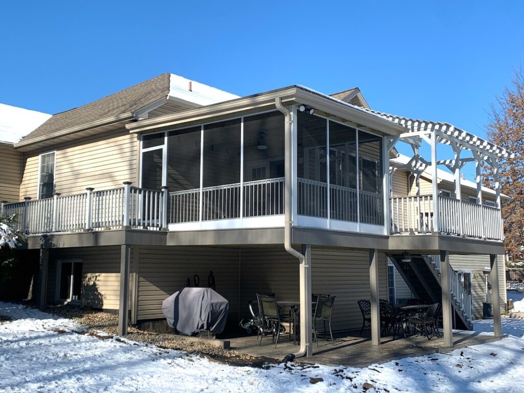 Rainshed-Gray and White Swooshola