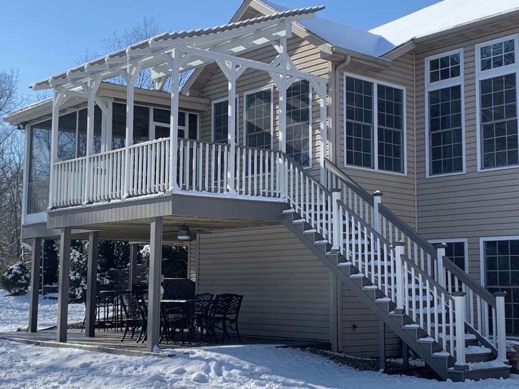 Swooshola-Gray and White